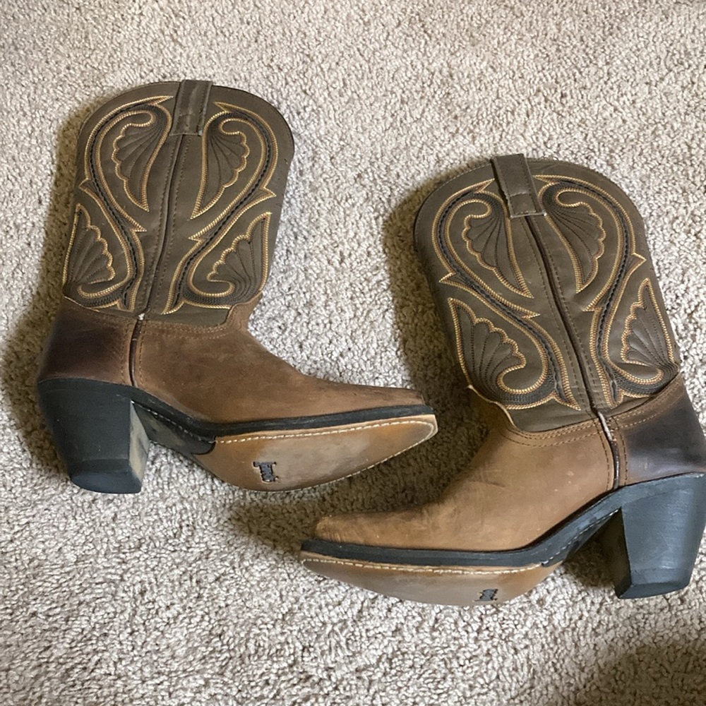 Woman’s cowb boots - Picture 3 of 7